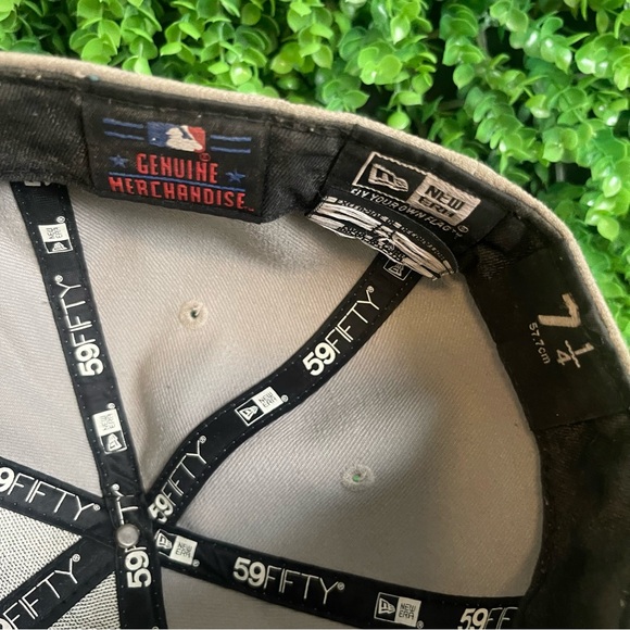 New Era Yankees 59Fifty Grey Basic Snapback Cap 7 1/4 - Picture 12 of 16
